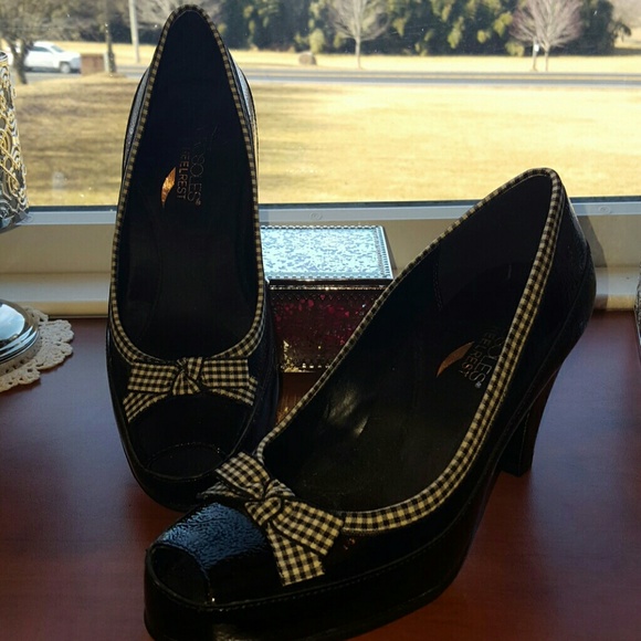 NWOT Aerosoles Black Patent Pumps - Picture 3 of 7